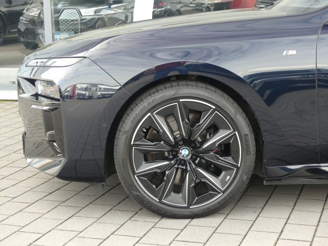 BMW i7 2024