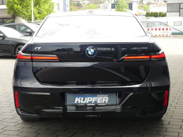 BMW i7 2024