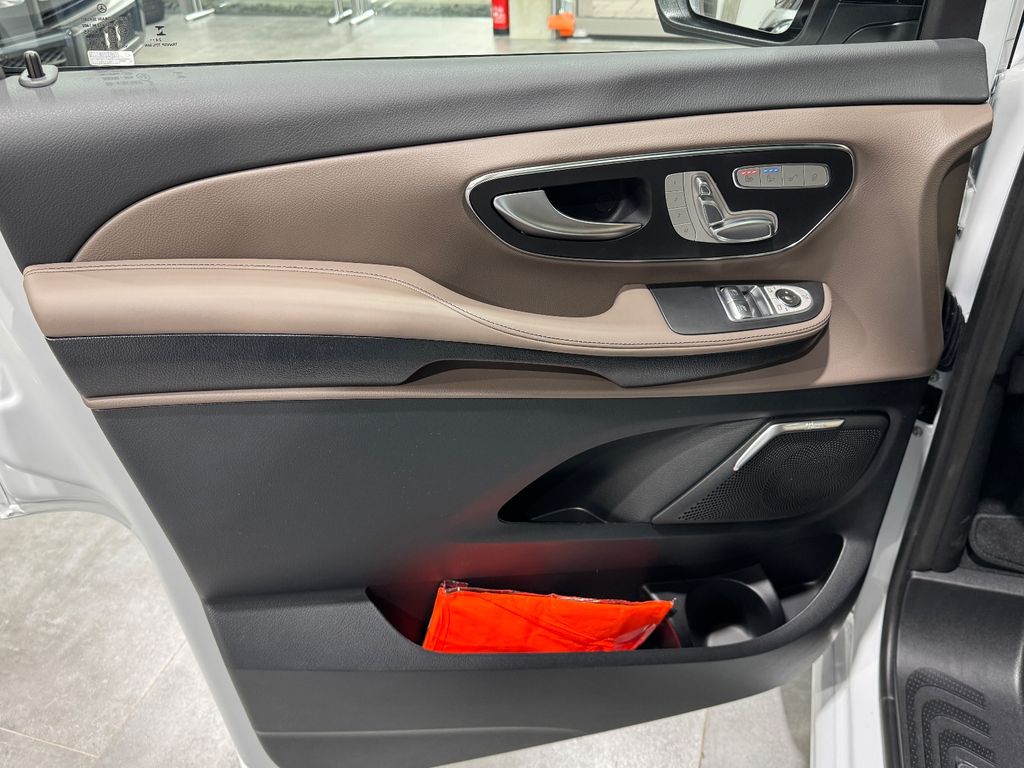 Mercedes-Benz V 300 2025