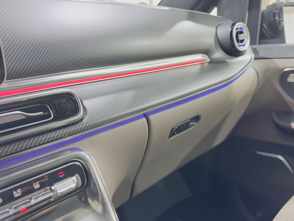 Mercedes-Benz V 300 2025