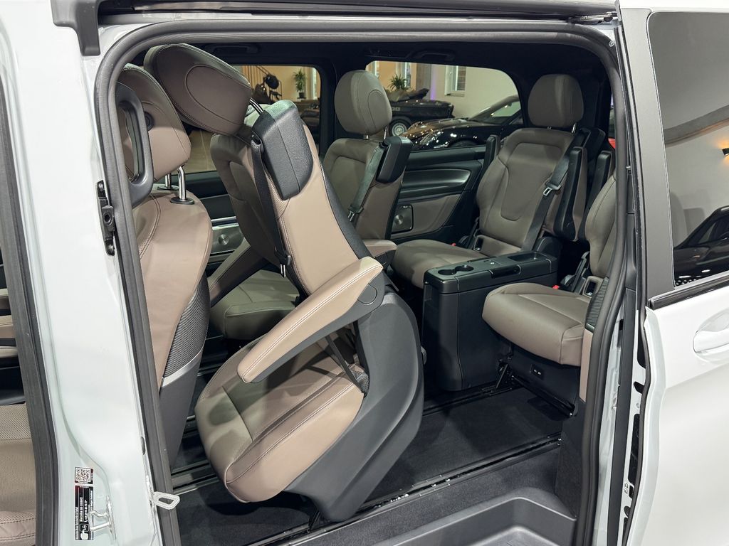 Mercedes-Benz V 300 2025