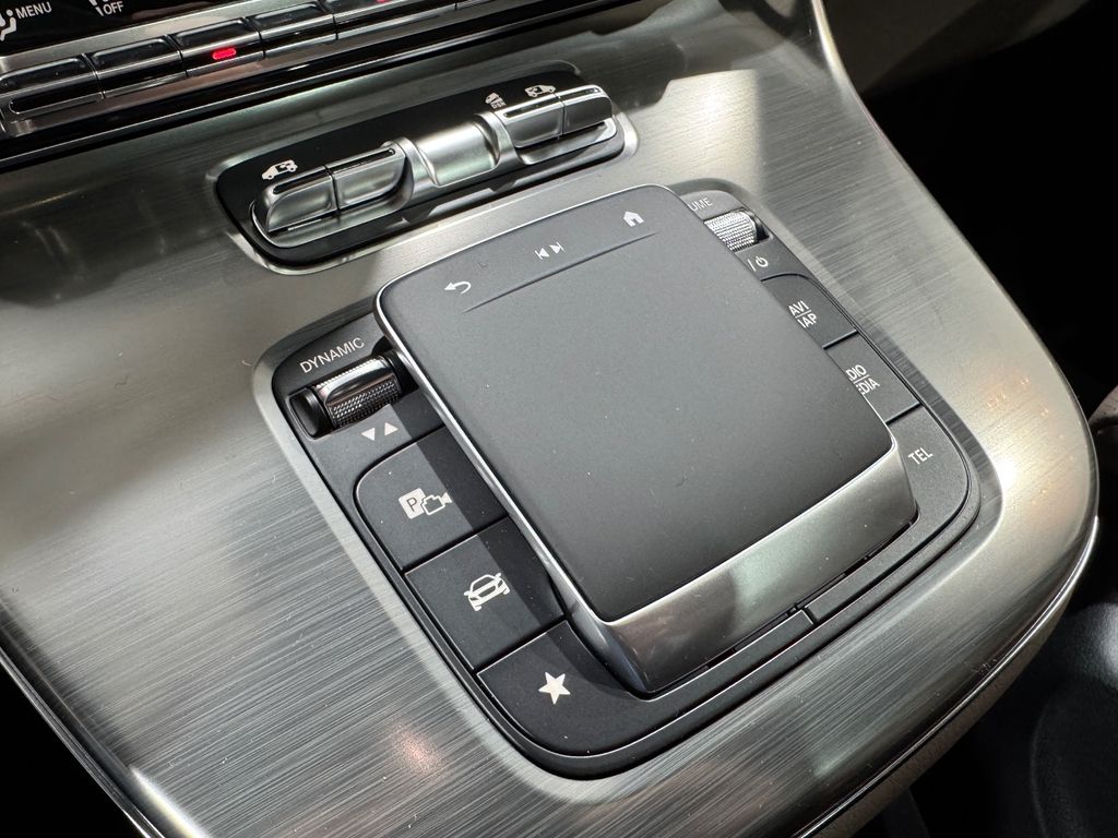 Mercedes-Benz V 300 2025