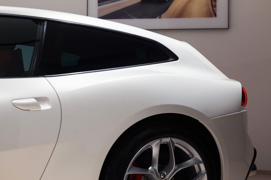 Ferrari GTC4Lusso 2019