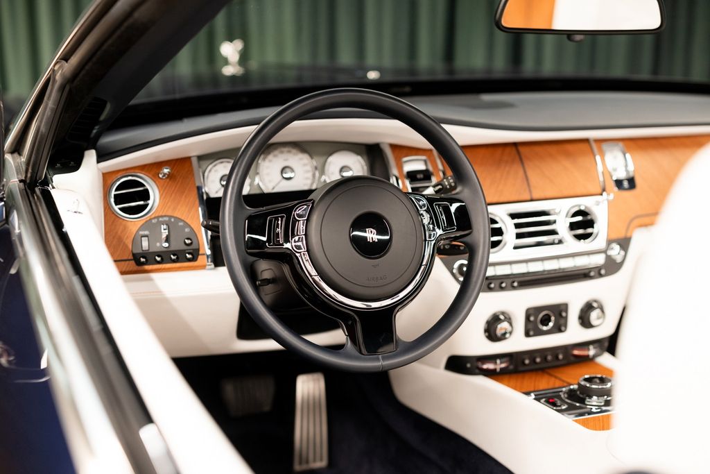 Rolls-Royce Dawn 2021