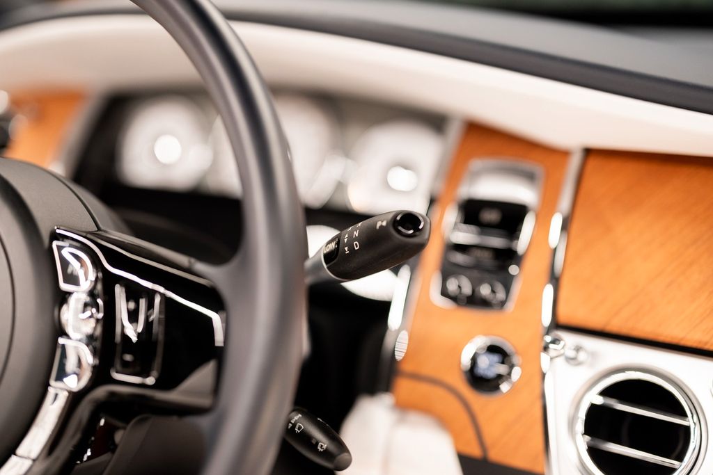 Rolls-Royce Dawn 2021