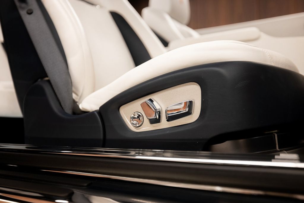 Rolls-Royce Dawn 2021