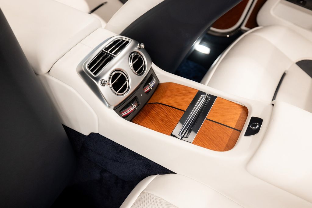 Rolls-Royce Dawn 2021