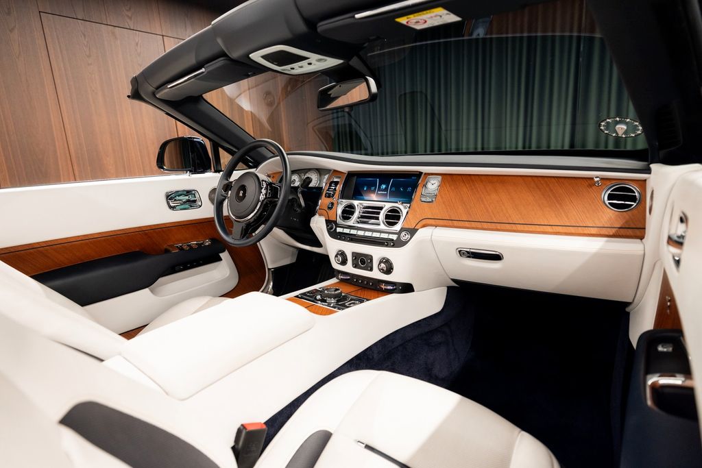 Rolls-Royce Dawn 2021