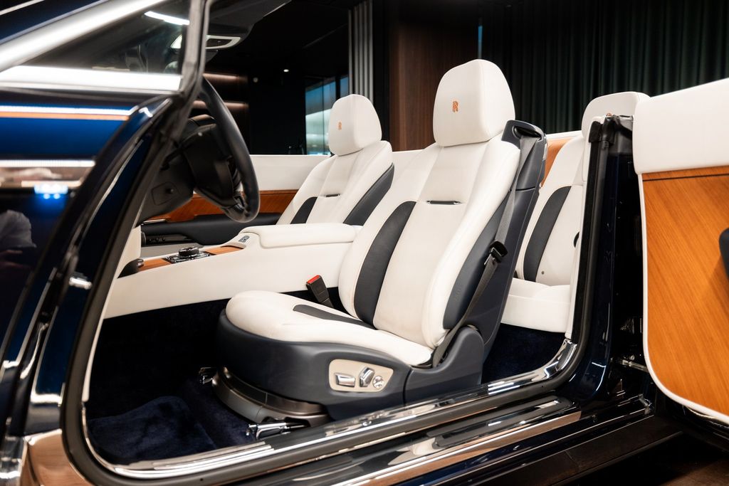 Rolls-Royce Dawn 2021