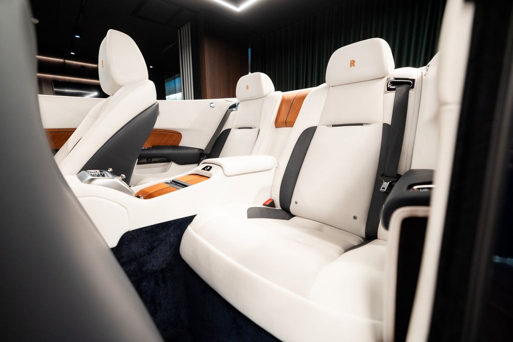 Rolls-Royce Dawn 2021