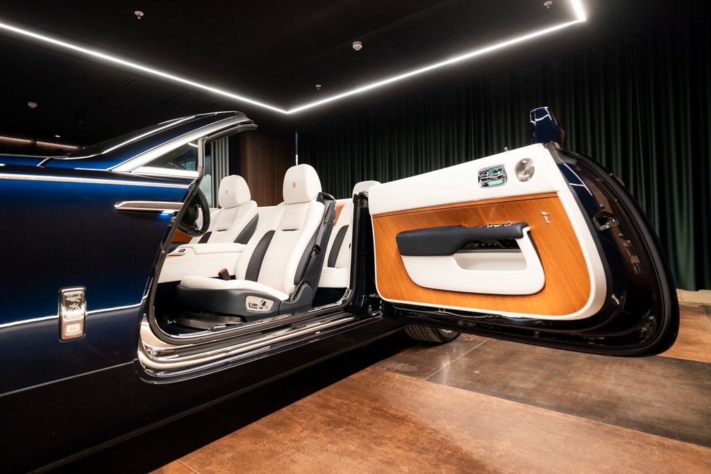 Rolls-Royce Dawn 2021