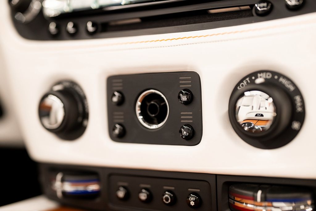 Rolls-Royce Dawn 2021