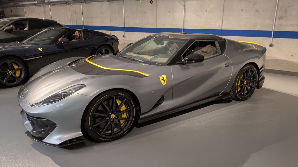 Ferrari 812 2023