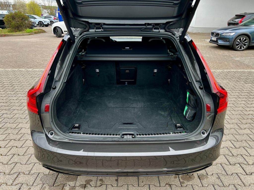 Volvo V90 2023