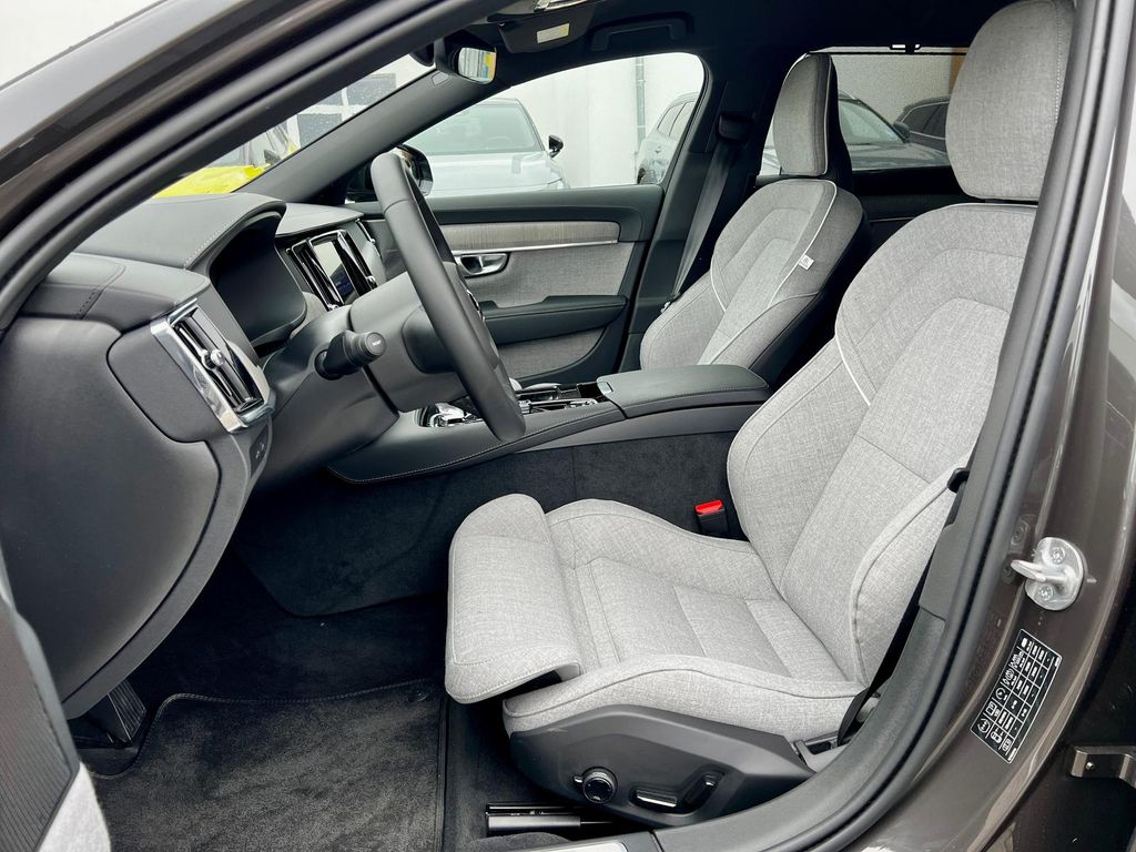 Volvo V90 2023