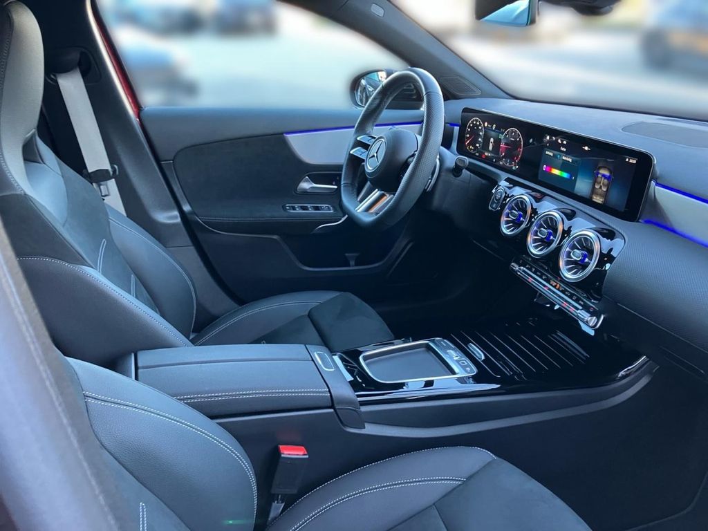 Mercedes-Benz A 200 2025