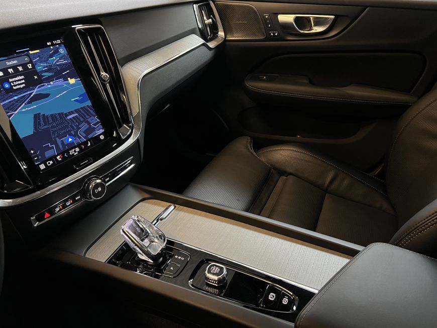 Volvo V60 Cross Country 2024