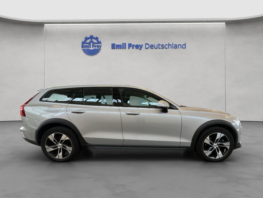 Volvo V60 Cross Country 2024
