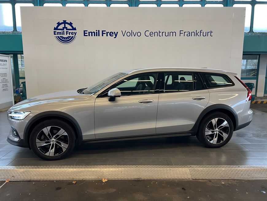 Volvo V60 Cross Country 2024