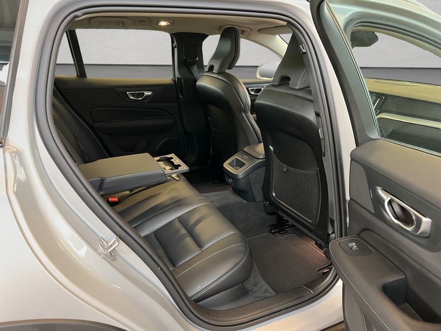 Volvo V60 Cross Country 2024