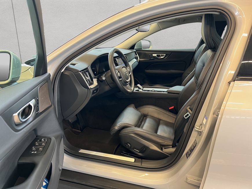 Volvo V60 Cross Country 2024