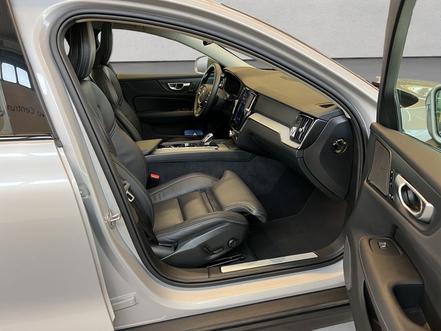 Volvo V60 Cross Country 2024