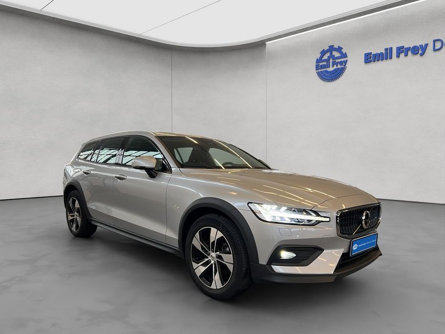 Volvo V60 Cross Country 2024