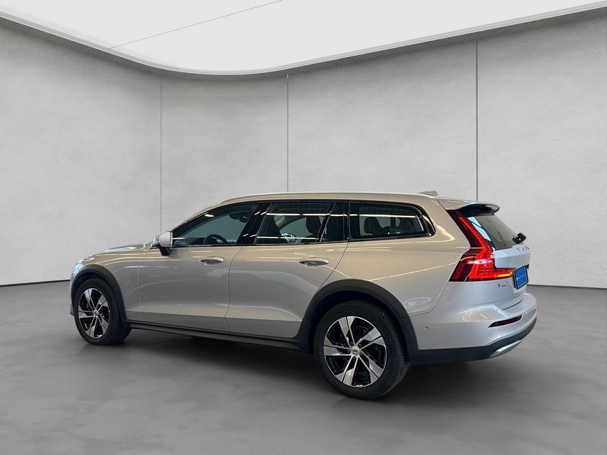 Volvo V60 Cross Country 2024