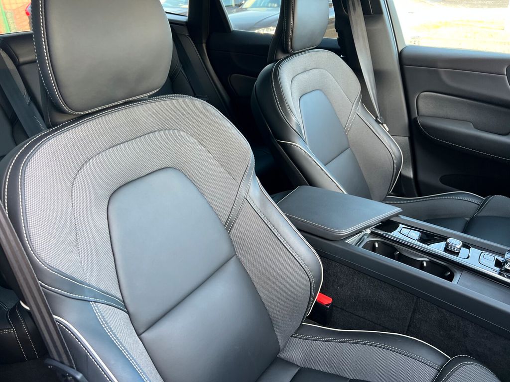 Volvo XC60 2025