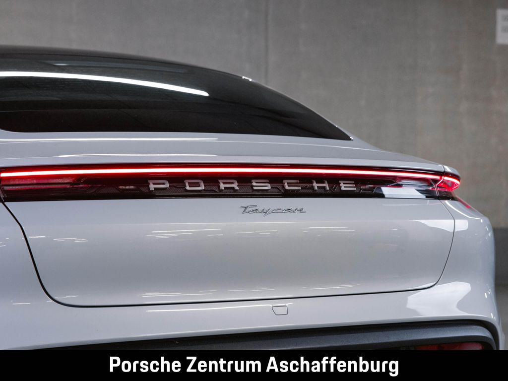 Porsche Taycan 2022