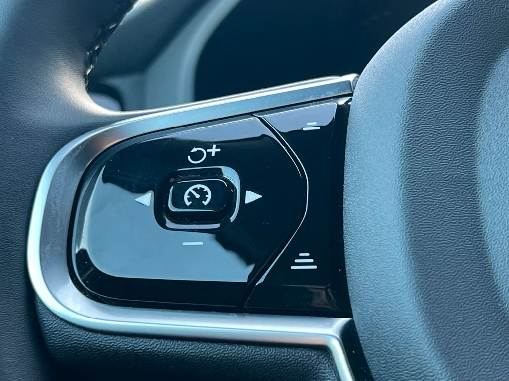 Volvo XC60 2025