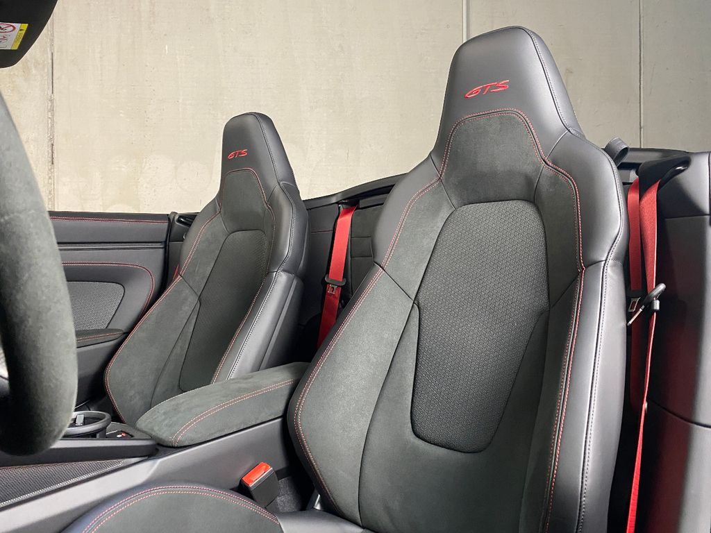 Porsche 992 2025