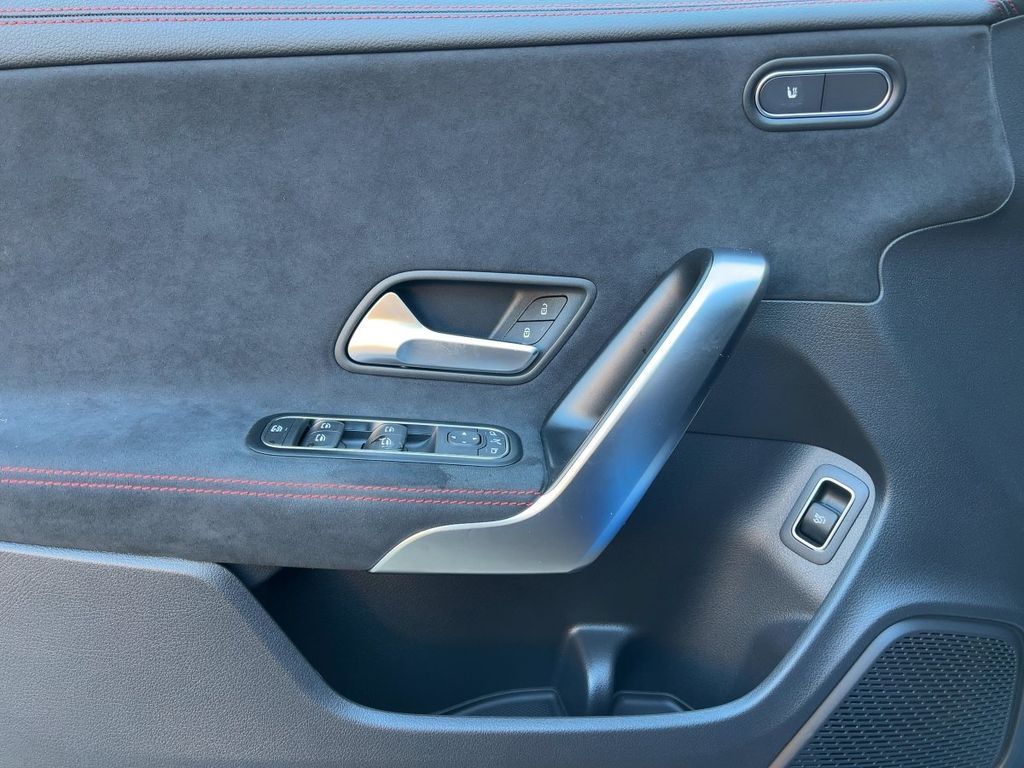 Mercedes-Benz CLA 200 2024