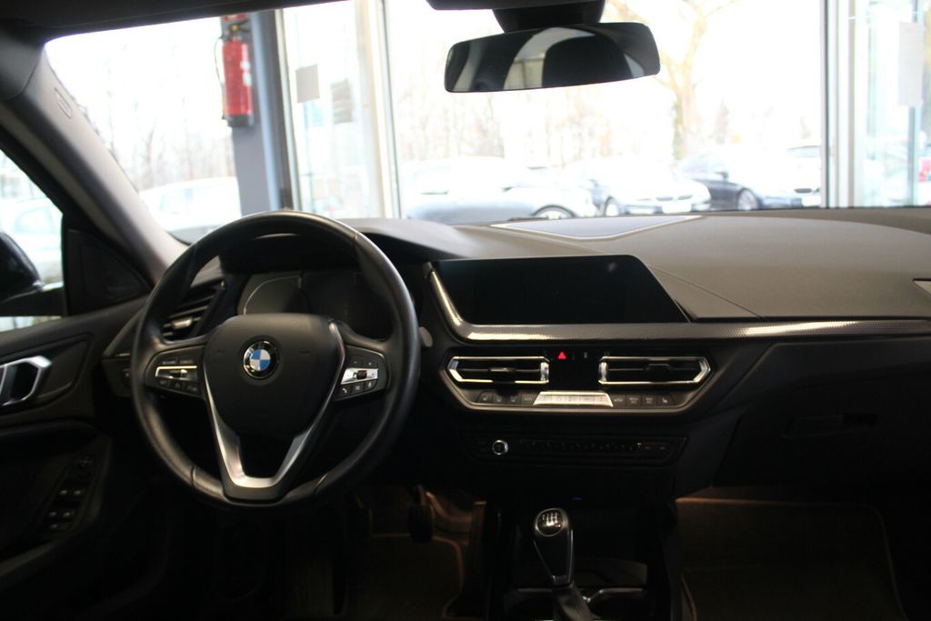 BMW 218 2021