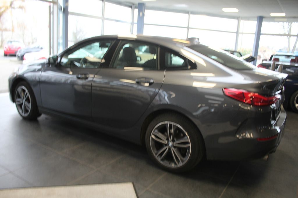 BMW 218 2021