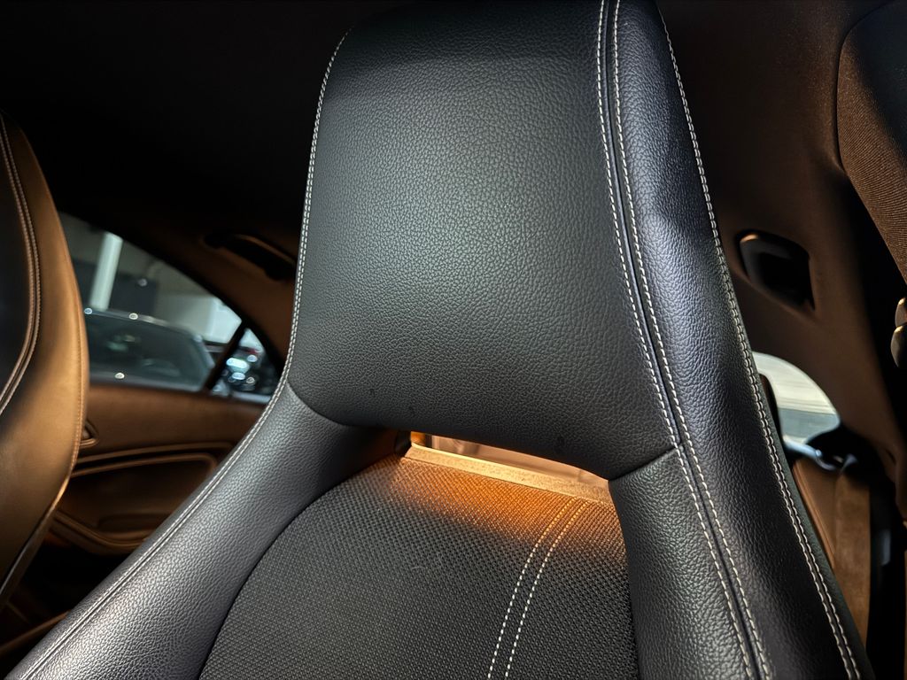 Mercedes-Benz CLA 180 2014