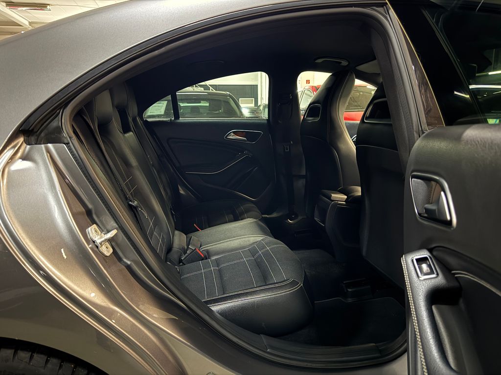 Mercedes-Benz CLA 180 2014