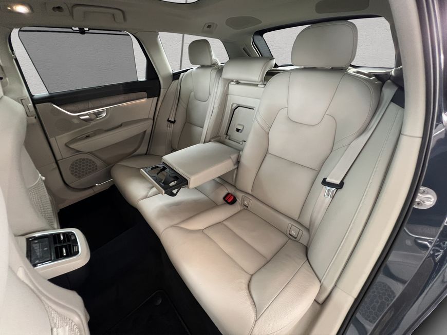 Volvo V90 2022