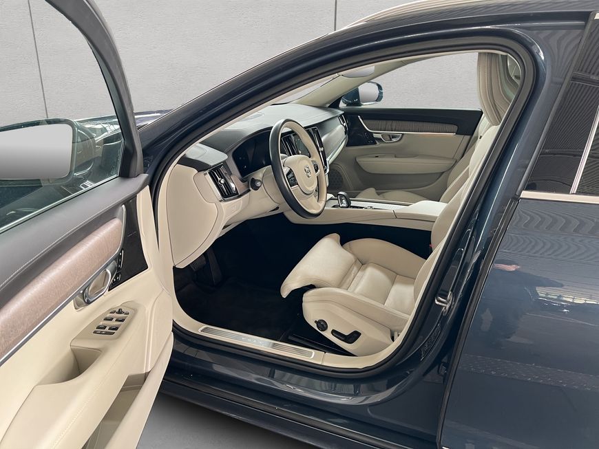 Volvo V90 2022