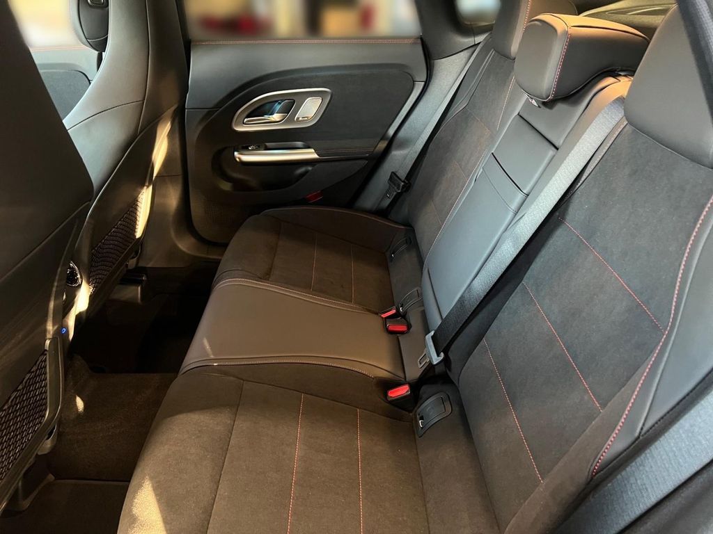 Mercedes-Benz CLA 200 2025