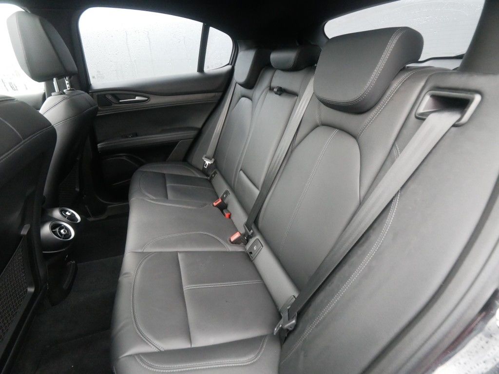 Alfa Romeo Stelvio 2023