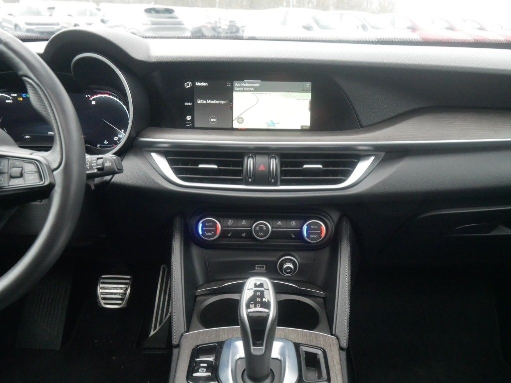 Alfa Romeo Stelvio 2023