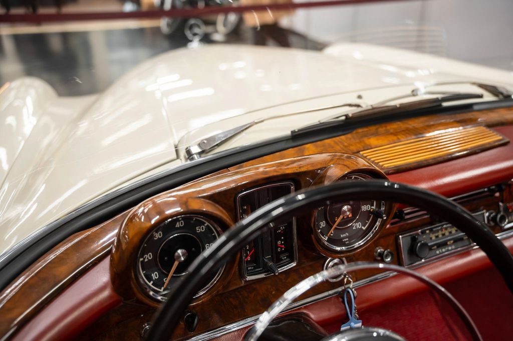 Mercedes-Benz 220 1963