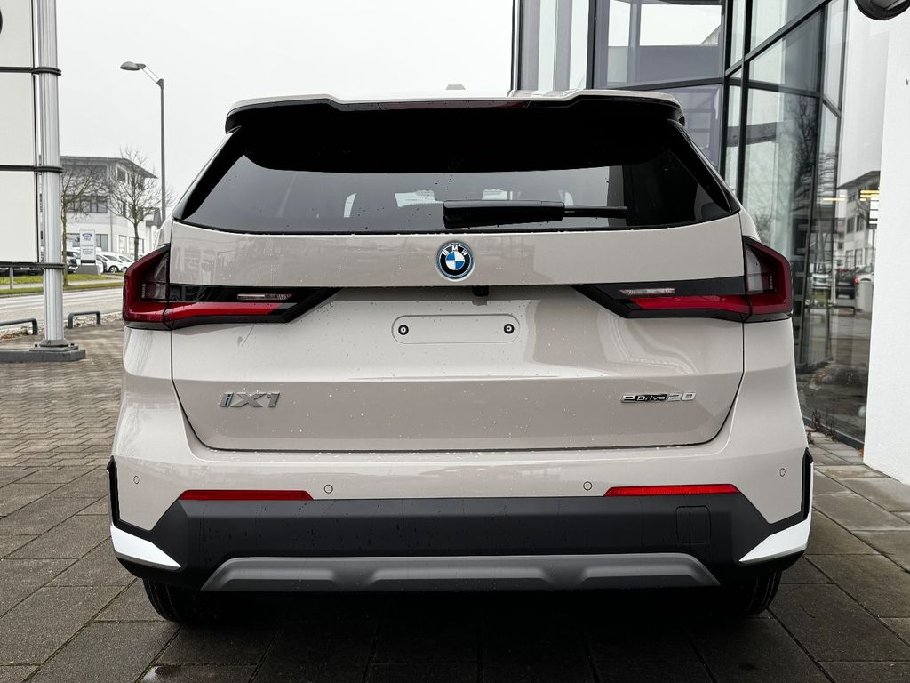 BMW iX1