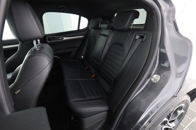 Alfa Romeo Stelvio 2023