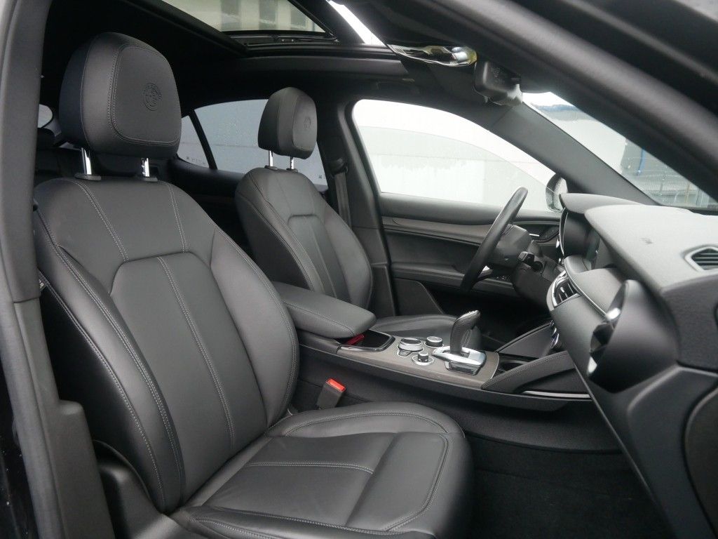 Alfa Romeo Stelvio 2023