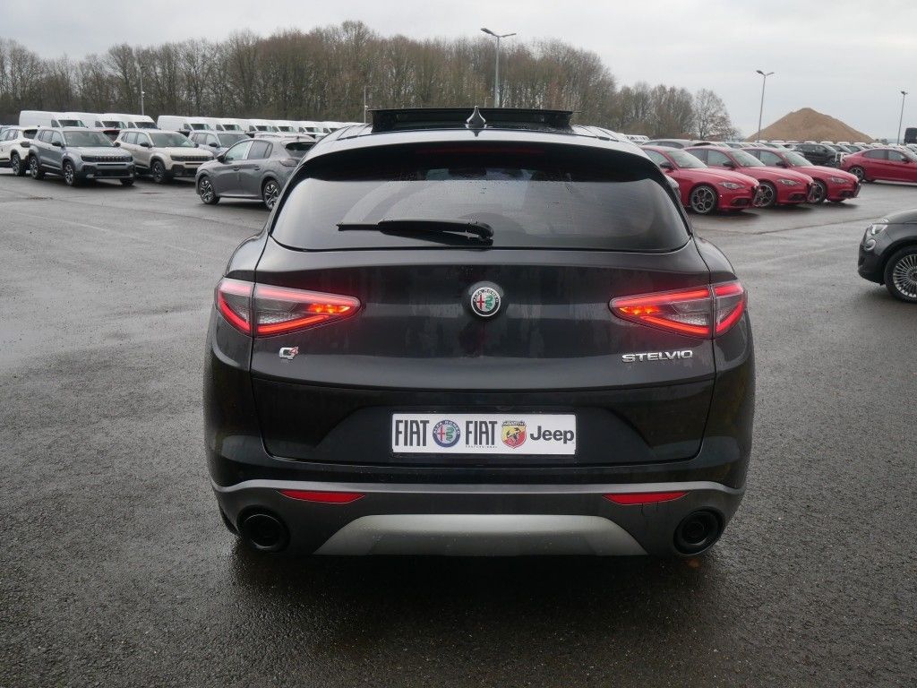 Alfa Romeo Stelvio 2023