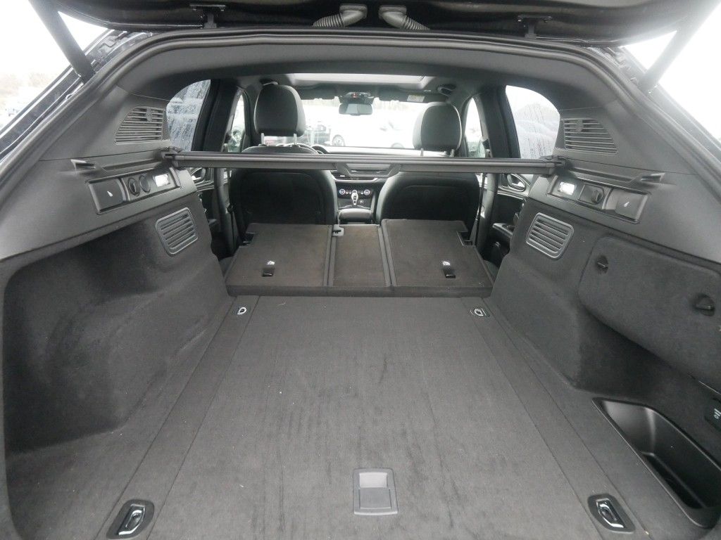 Alfa Romeo Stelvio 2023