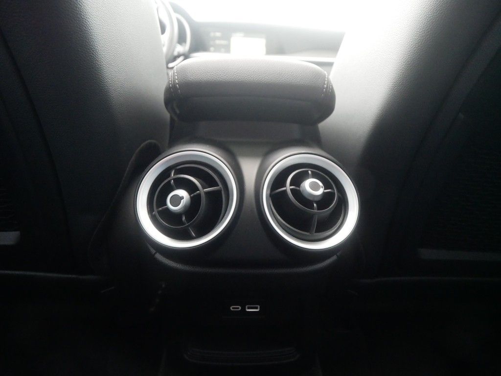 Alfa Romeo Stelvio 2023