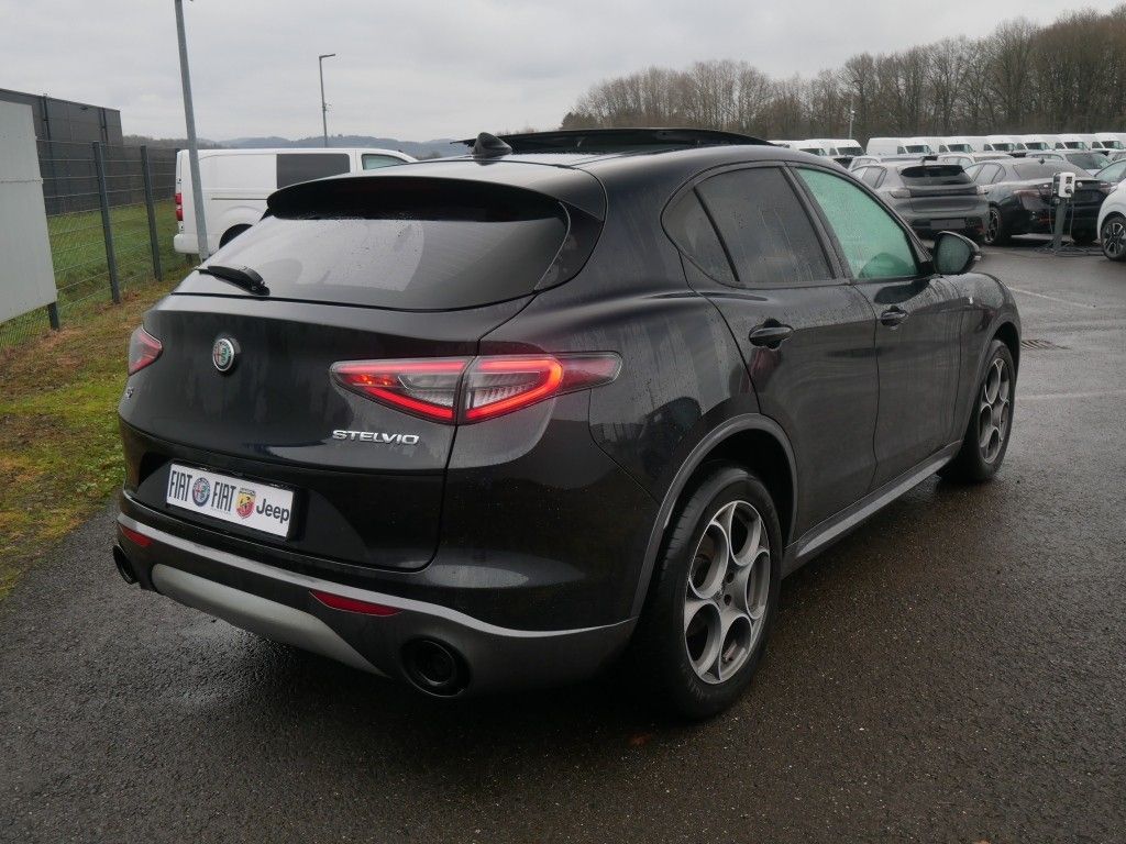 Alfa Romeo Stelvio 2023
